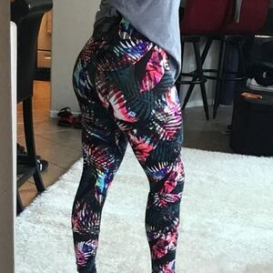 NWOT Pink Victoria's Secret Jungle Legging Size XS